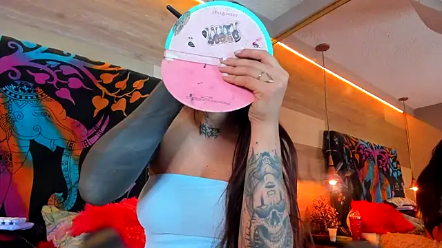 Cori Paige online show from 11/19/25, 04:01