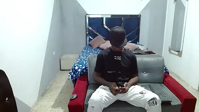 MiguelAngelxl online show from 10/22/25, 05:18