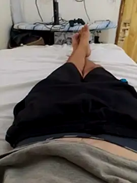 Adee21e online show from 02/04/26, 01:44