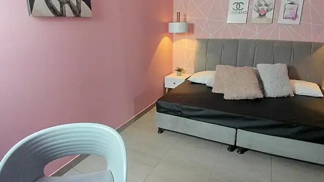 Snapshot of zara__sweet chatting on 09/29/25, 01:17 zara sweet online show from 09/29/25, 01:17