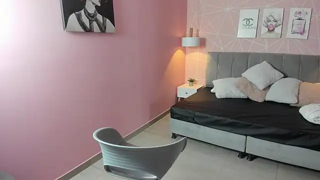 Snapshot of zara__sweet chatting on 10/02/25, 01:14 zara sweet online show from 10/02/25, 01:14