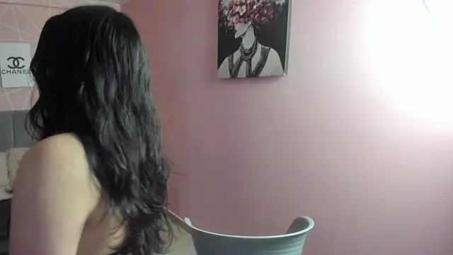 Snapshot of zara__sweet chatting on 09/19/25, 12:53 zara sweet online show from 09/19/25, 12:53