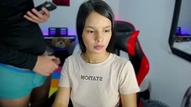 jessi and boy online show from 10/18/25, 03:47