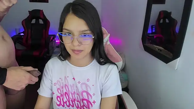 jessi and boy online show from 12/15/25, 07:09