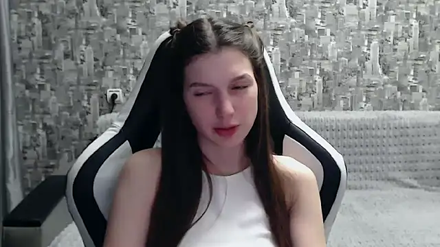 Snapshot of MissMiaCutie chatting on 03/01/25, 04:00 MissMiaCutie online show from 03/01/25, 04:00