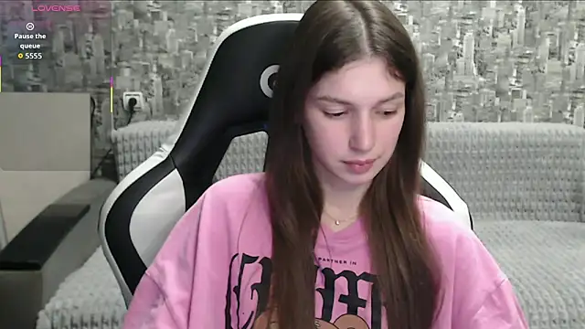 Snapshot of MissMiaCutie chatting on 10/07/25, 04:19 MissMiaCutie online show from 10/07/25, 04:19