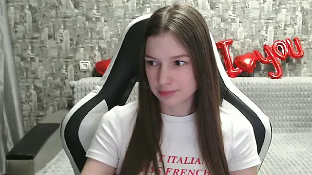 Snapshot of MissMiaCutie chatting on 03/11/25, 04:07 MissMiaCutie online show from 03/11/25, 04:07