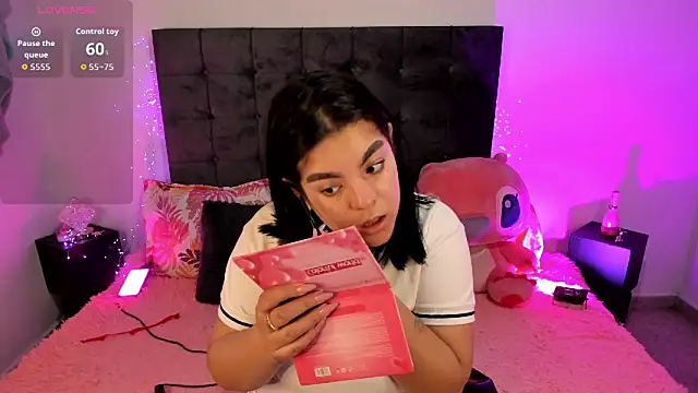 Kylie2211 online show from 10/26/25, 09:04