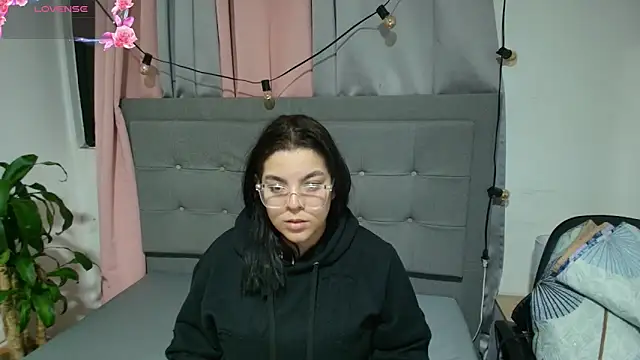 Kylie2211 online show from 11/25/25, 02:23