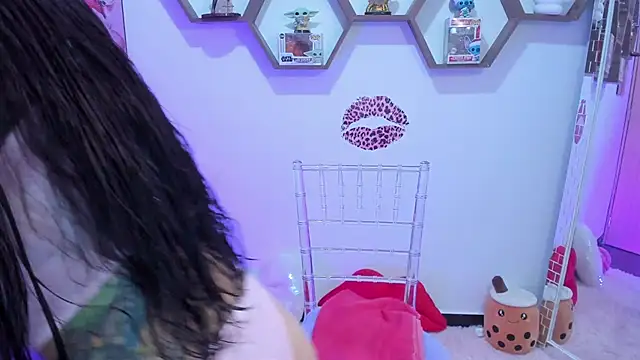 Snapshot of SharonSander chatting on 02/28/25, 02:20 SharonSander online show from 02/28/25, 02:20