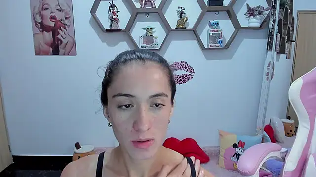 Snapshot of SharonSander chatting on 03/08/25, 09:28 SharonSander online show from 03/08/25, 09:28