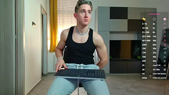 Snapshot of ChristianLevine_ chatting on 09/30/25, 02:45 ChristianLevine online show from 09/30/25, 02:45