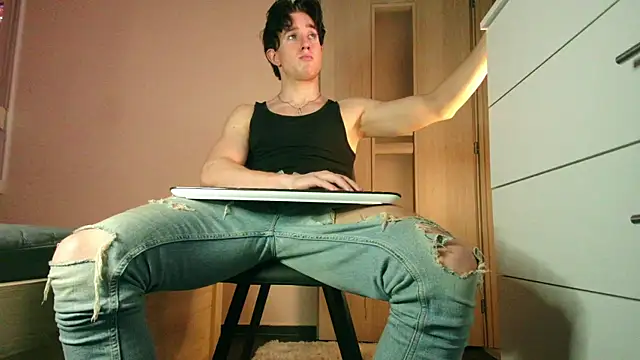 Snapshot of ChristianLevine_ chatting on 07/08/26, 05:35 ChristianLevine online show from 07/08/26, 05:35