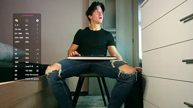 ChristianLevine  online show from 04/10/26, 06:20