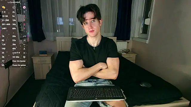 ChristianLevine  online show from 01/15/26, 04:43