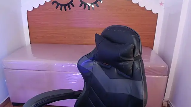 carlie mayer v online show from 12/18/25, 04:17