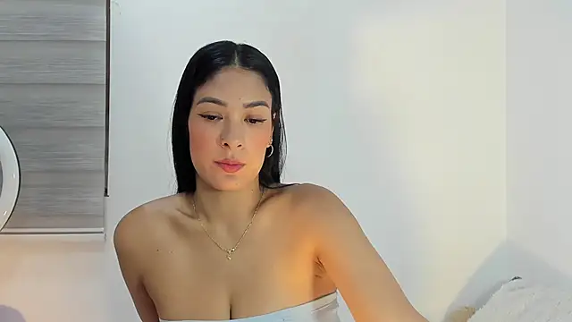 Snapshot of bella_hadid1_ chatting on 03/03/26, 08:32 bella hadid1 online show from 03/03/26, 08:32