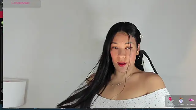 Snapshot of bella_hadid1_ chatting on 03/02/25, 08:57 bella hadid1  online show from 03/02/25, 08:57