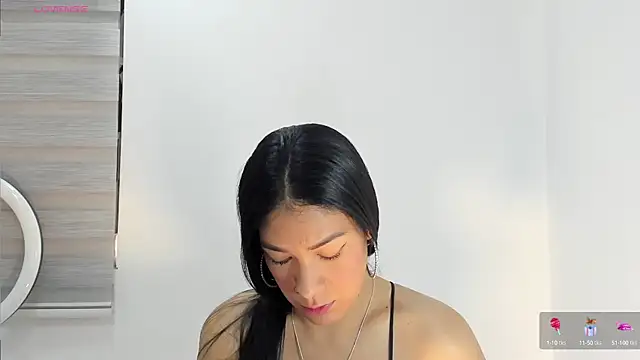 Snapshot of bella_hadid1_ chatting on 10/02/25, 01:14 bella hadid1  online show from 10/02/25, 01:14