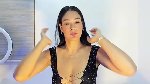 bella hadid1  online show from 02/28/26, 05:40