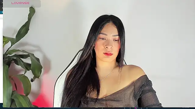Snapshot of bella_hadid1_ chatting on 03/04/25, 03:44 bella hadid1  online show from 03/04/25, 03:44