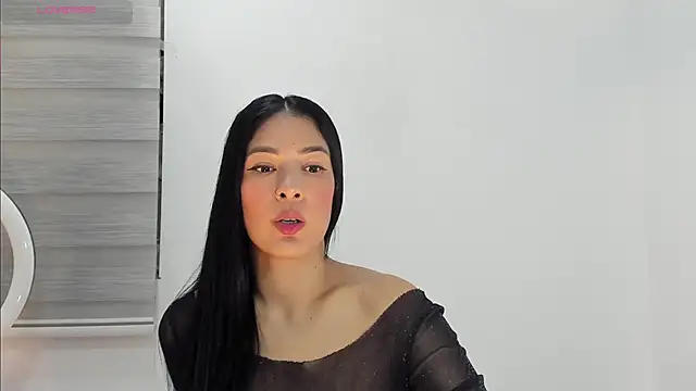 bella hadid1  online show from 11/12/25, 05:22