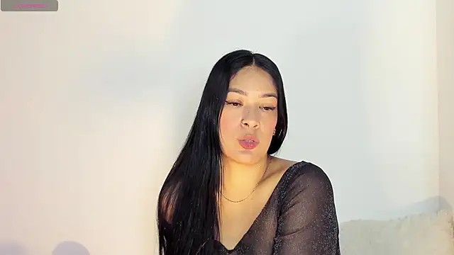 Snapshot of bella_hadid1_ chatting on 06/21/26, 06:30 bella hadid1 online show from 06/21/26, 06:30
