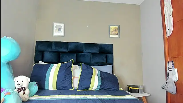 nathaliefox online show from 10/19/25, 04:21