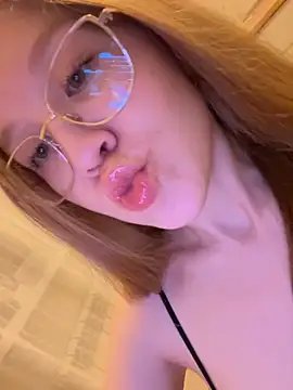 Eva Weyne online show from 10/20/25, 06:08