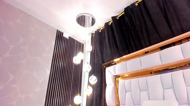 SarayRoyse online show from 11/17/25, 07:29