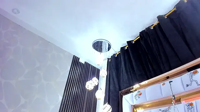 SarayRoyse online show from 10/31/25, 07:32