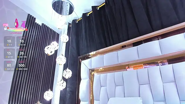 SarayRoyse online show from 04/01/26, 07:44