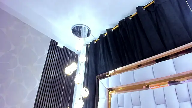 SarayRoyse online show from 12/05/25, 07:23