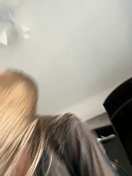 Snapshot of Sweet__Milly chatting on 06/17/26, 02:05 Sweet Milly online show from 06/17/26, 02:05