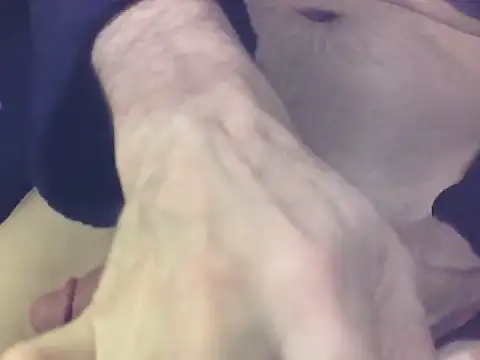 Snapshot of AllllYoursGirls chatting on 12/13/25, 08:04 AllllYoursGirls online show from 12/13/25, 08:04