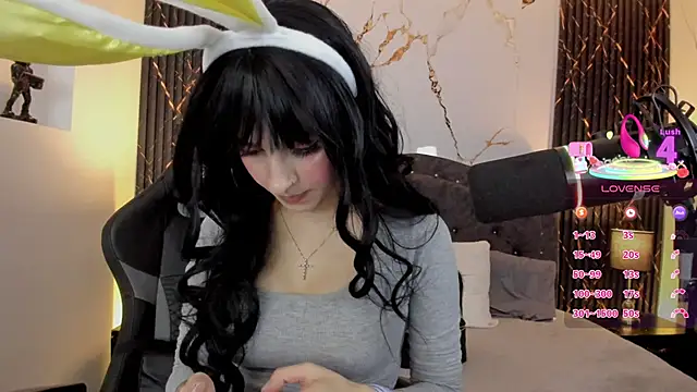 Snapshot of devlin_violett chatting on 04/05/26, 11:39 devlin violett online show from 04/05/26, 11:39