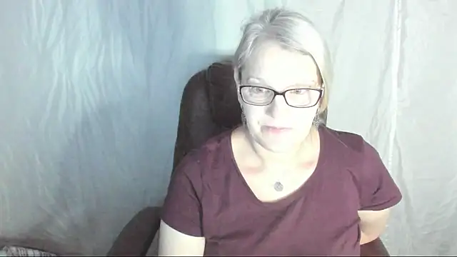 Snapshot of irinamaux chatting on 03/06/25, 04:41 irinamaux online show from 03/06/25, 04:41