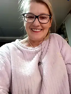 Snapshot of irinamaux chatting on 05/10/26, 03:36 irinamaux online show from 05/10/26, 03:36