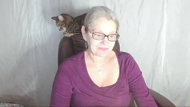 Snapshot of irinamaux chatting on 03/07/25, 02:25 irinamaux online show from 03/07/25, 02:25