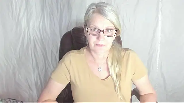 Snapshot of irinamaux chatting on 03/05/25, 09:16 irinamaux online show from 03/05/25, 09:16