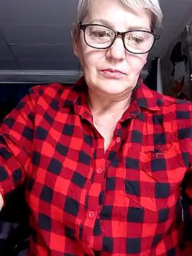Snapshot of irinamaux chatting on 06/11/26, 11:57 irinamaux online show from 06/11/26, 11:57