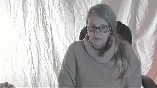 Snapshot of irinamaux chatting on 03/22/25, 05:28 irinamaux online show from 03/22/25, 05:28