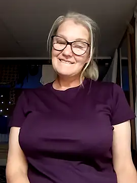 Snapshot of irinamaux chatting on 09/09/25, 02:54 irinamaux online show from 09/09/25, 02:54