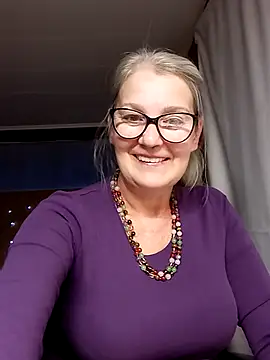Snapshot of irinamaux chatting on 09/17/25, 04:47 irinamaux online show from 09/17/25, 04:47