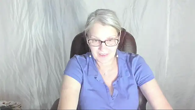 Snapshot of irinamaux chatting on 03/21/25, 02:29 irinamaux online show from 03/21/25, 02:29