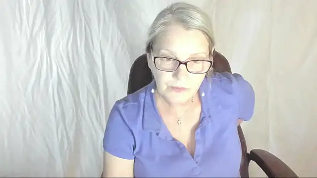 Snapshot of irinamaux chatting on 03/22/25, 02:58 irinamaux online show from 03/22/25, 02:58