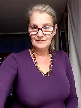 Snapshot of irinamaux chatting on 09/26/25, 12:45 irinamaux online show from 09/26/25, 12:45