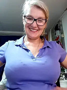 Snapshot of irinamaux chatting on 05/13/26, 04:30 irinamaux online show from 05/13/26, 04:30