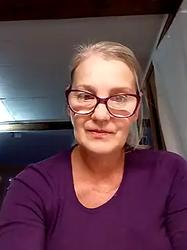 Snapshot of irinamaux chatting on 10/15/25, 06:44 irinamaux online show from 10/15/25, 06:44