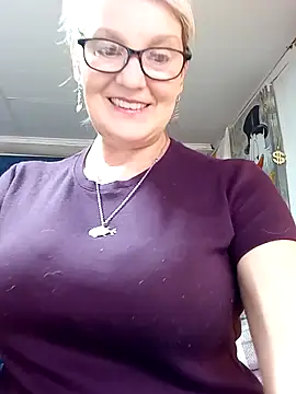 Snapshot of irinamaux chatting on 05/23/26, 12:48 irinamaux online show from 05/23/26, 12:48